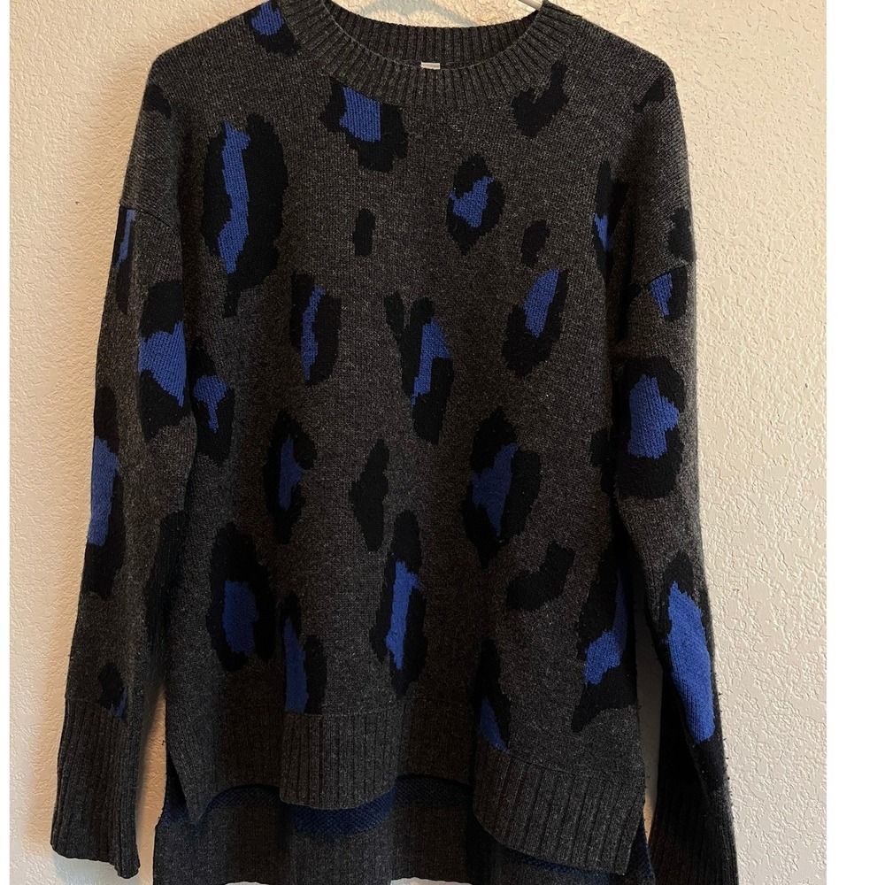 Athleta M 80% Wool 20% Cashmere Leopard Sweater Gray Cobalt Blue Animal Print